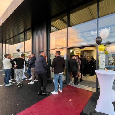 Devanture du magasin de carrelage Esprit Casa à Nantes lors de son inauguration en septembre